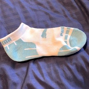 One pair Women’s Puma socks